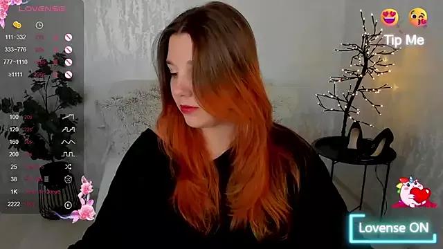 PenelopeOneGrey from StripChat