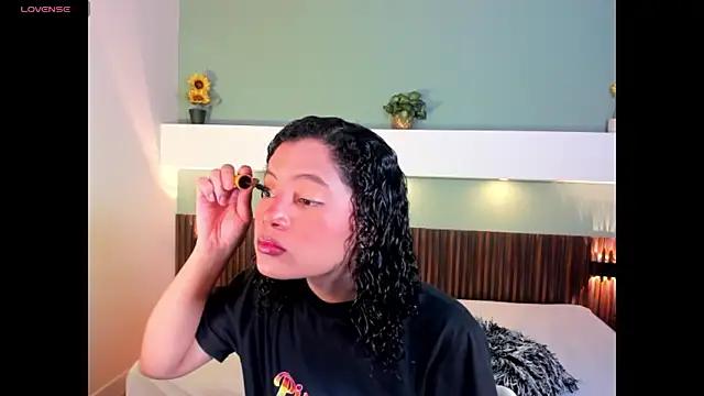 PenelopeShine from StripChat