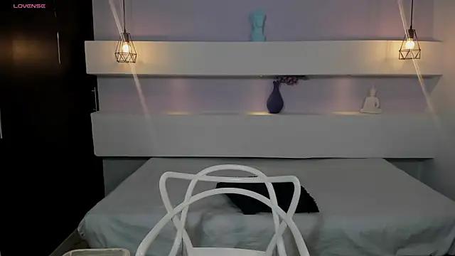 PenelopeShine from StripChat