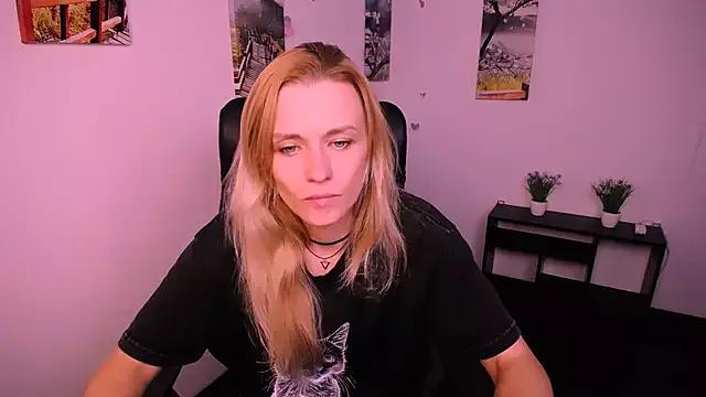 PeppyMia from StripChat
