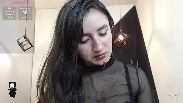 Discover our girls online shows and discover the company of countless livestreamers, with stunning shapes, sex toys and more.