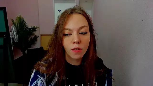 Discover our girls online shows and discover the company of countless livestreamers, with stunning shapes, sex toys and more.