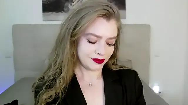 Discover our girls online shows and discover the company of countless livestreamers, with stunning shapes, sex toys and more.
