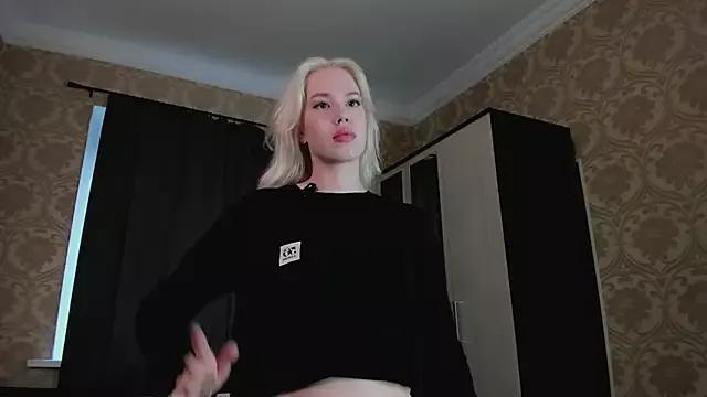 Discover our girls online shows and discover the company of countless livestreamers, with stunning shapes, sex toys and more.