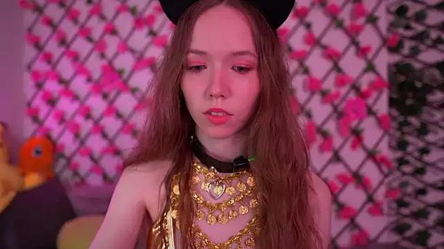 Discover our girls online shows and discover the company of countless livestreamers, with stunning shapes, sex toys and more.