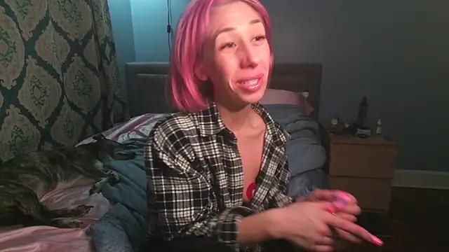 Discover our girls online shows and discover the company of countless livestreamers, with stunning shapes, sex toys and more.