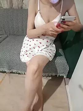 Discover our girls online shows and discover the company of countless livestreamers, with stunning shapes, sex toys and more.