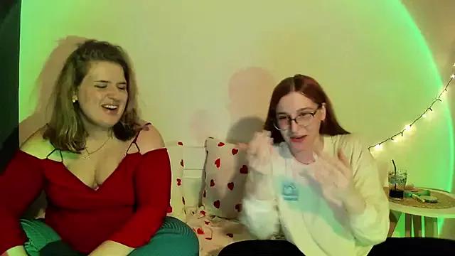 Discover our girls online shows and discover the company of countless livestreamers, with stunning shapes, sex toys and more.