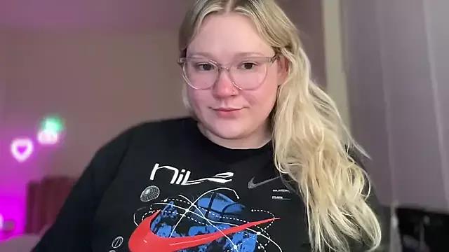 PiggyRose from StripChat is Freechat
