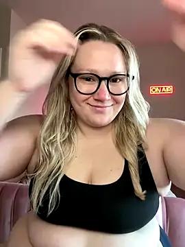 PiggyRose from StripChat