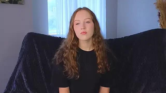 PillowMoans from StripChat is Freechat