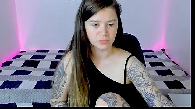 Discover our girls online shows and discover the company of countless livestreamers, with stunning shapes, sex toys and more.