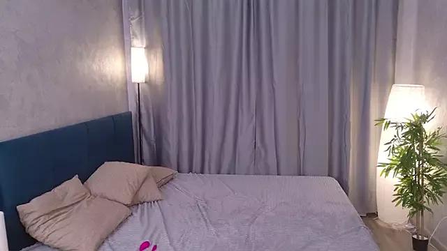Discover our girls online shows and discover the company of countless livestreamers, with stunning shapes, sex toys and more.