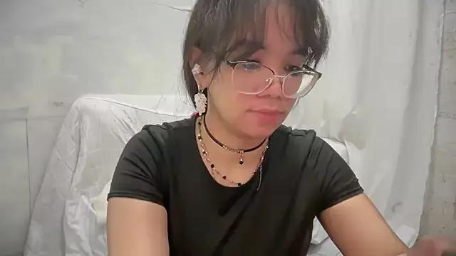 Pinkyrose111 from StripChat is Freechat