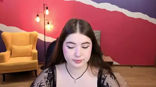 Discover our girls online shows and discover the company of countless livestreamers, with stunning shapes, sex toys and more.