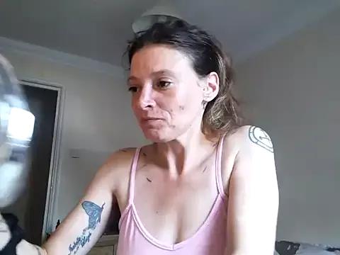 PixiePeachUK from StripChat