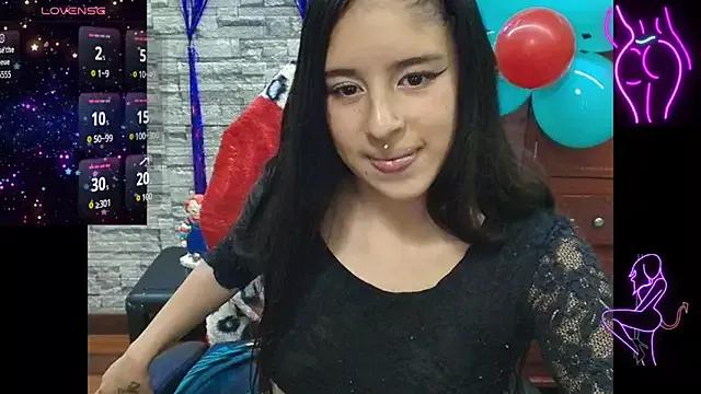 Discover our girls online shows and discover the company of countless livestreamers, with stunning shapes, sex toys and more.