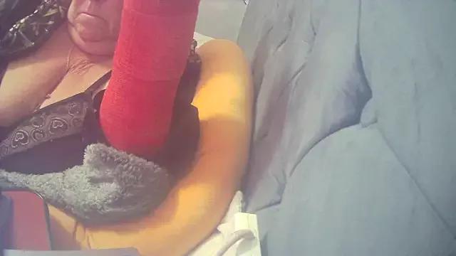 Discover our girls online shows and discover the company of countless livestreamers, with stunning shapes, sex toys and more.