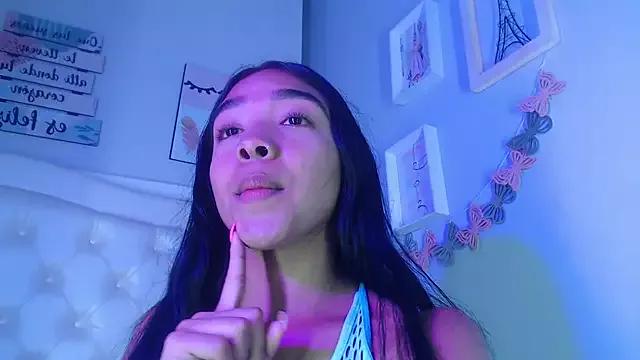 pocahontamoon from StripChat is Freechat
