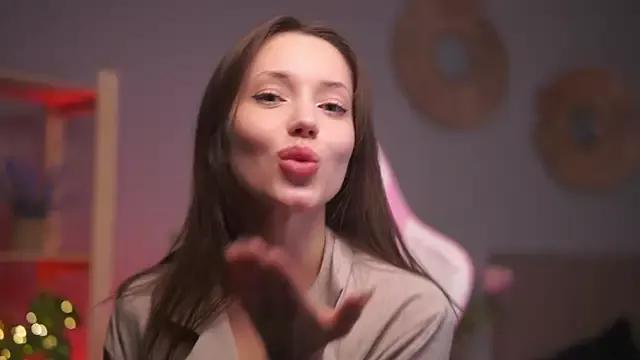 Discover our girls online shows and discover the company of countless livestreamers, with stunning shapes, sex toys and more.