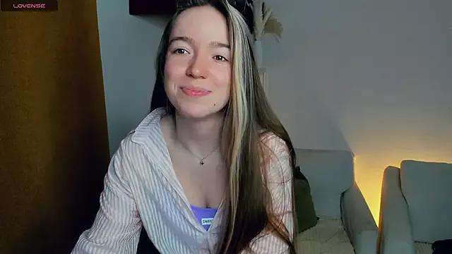 Discover our girls online shows and discover the company of countless livestreamers, with stunning shapes, sex toys and more.