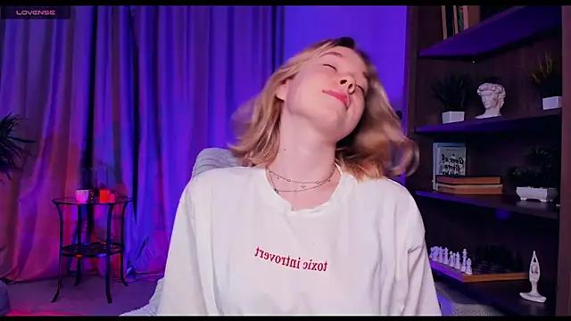 PollyHathor from StripChat