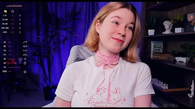 PollyHathor from StripChat