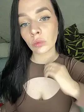 Discover our girls online shows and discover the company of countless livestreamers, with stunning shapes, sex toys and more.