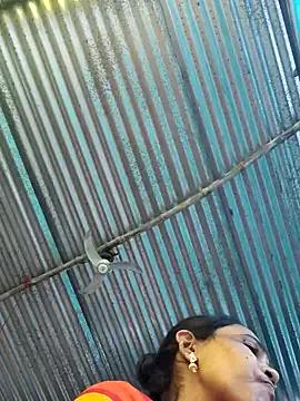 Pooja750 from StripChat