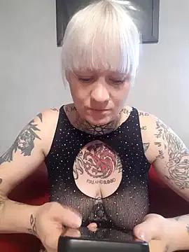 Poussichienne webcams show profile image 