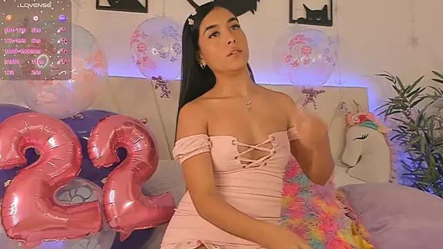 Discover our girls online shows and discover the company of countless livestreamers, with stunning shapes, sex toys and more.
