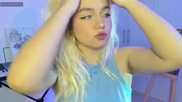 Discover our girls online shows and discover the company of countless livestreamers, with stunning shapes, sex toys and more.
