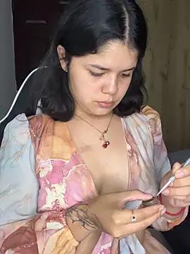 Discover our girls online shows and discover the company of countless livestreamers, with stunning shapes, sex toys and more.