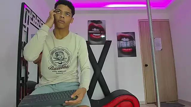 PRETTY_FEM from StripChat is Freechat