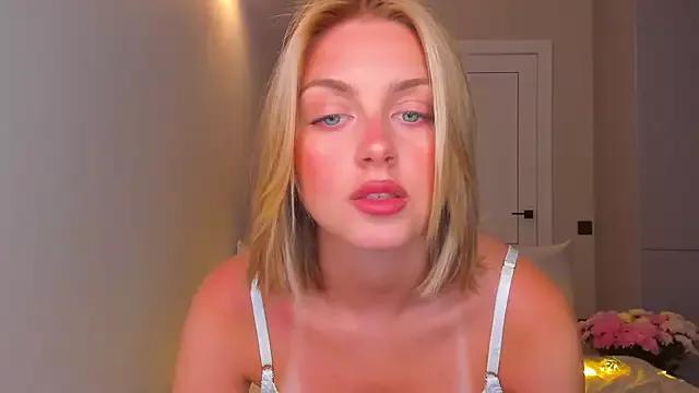 Discover our girls online shows and discover the company of countless livestreamers, with stunning shapes, sex toys and more.