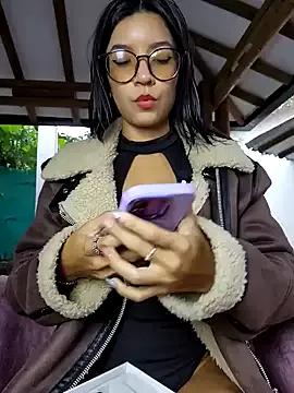 Pretty_roxxyy from StripChat is Freechat