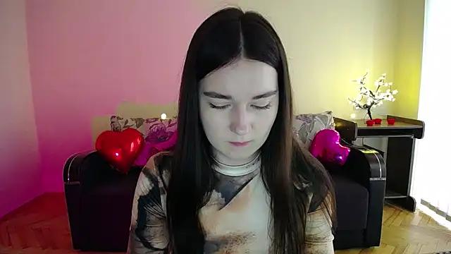Discover our girls online shows and discover the company of countless livestreamers, with stunning shapes, sex toys and more.