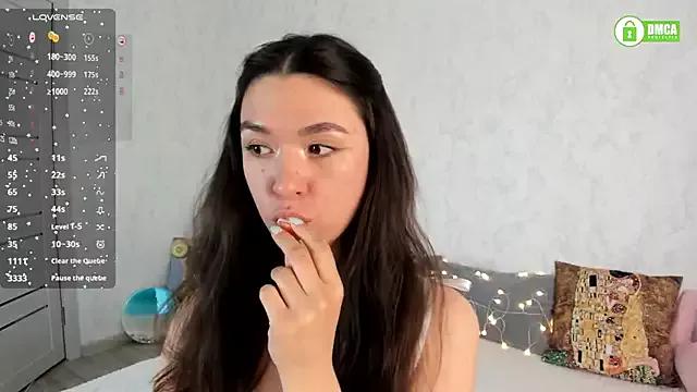Discover our girls online shows and discover the company of countless livestreamers, with stunning shapes, sex toys and more.