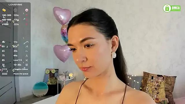 Discover our girls online shows and discover the company of countless livestreamers, with stunning shapes, sex toys and more.