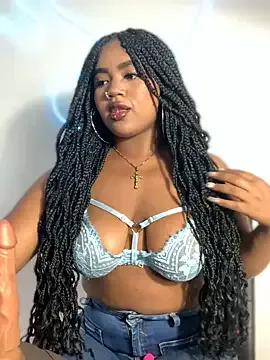Discover our girls online shows and discover the company of countless livestreamers, with stunning shapes, sex toys and more.