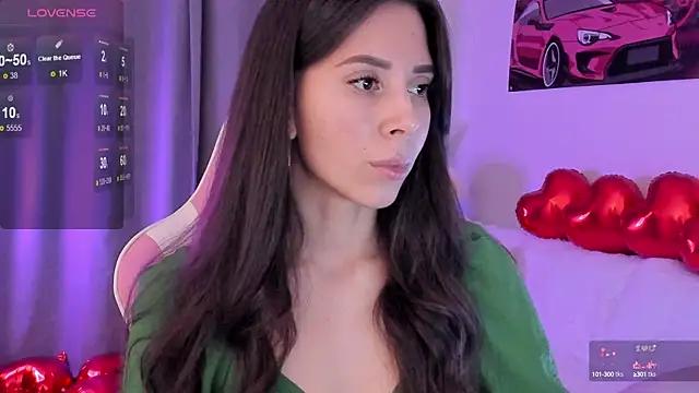 Discover our girls online shows and discover the company of countless livestreamers, with stunning shapes, sex toys and more.