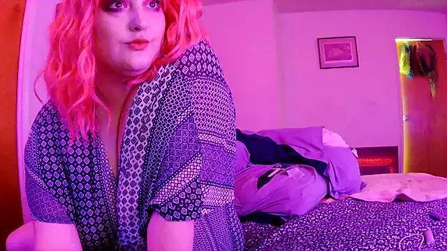 Discover our girls online shows and discover the company of countless livestreamers, with stunning shapes, sex toys and more.