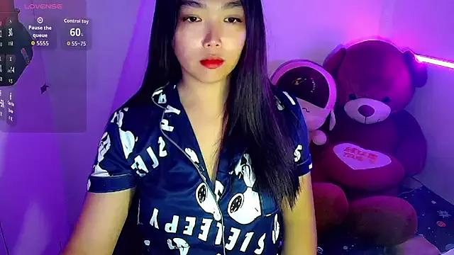 Discover our girls online shows and discover the company of countless livestreamers, with stunning shapes, sex toys and more.