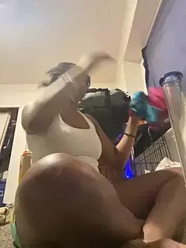 Discover our girls online shows and discover the company of countless livestreamers, with stunning shapes, sex toys and more.