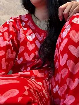 Discover our girls online shows and discover the company of countless livestreamers, with stunning shapes, sex toys and more.