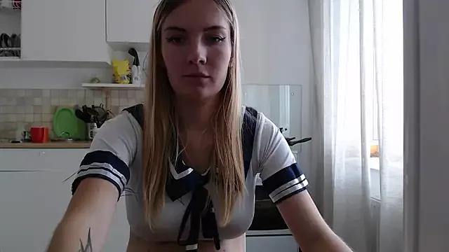 Discover our girls online shows and discover the company of countless livestreamers, with stunning shapes, sex toys and more.