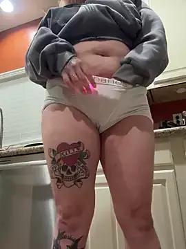 Discover our girls online shows and discover the company of countless livestreamers, with stunning shapes, sex toys and more.