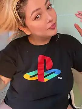 Discover our girls online shows and discover the company of countless livestreamers, with stunning shapes, sex toys and more.