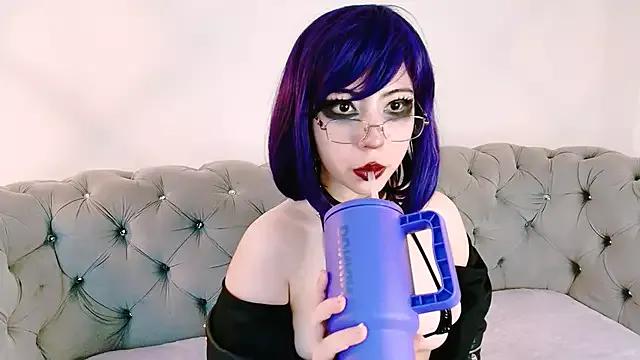 Discover our girls online shows and discover the company of countless livestreamers, with stunning shapes, sex toys and more.