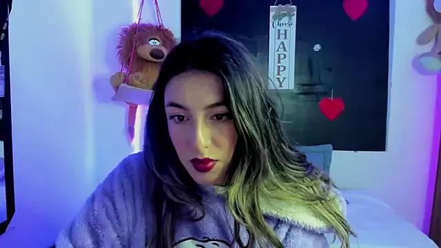 Discover our girls online shows and discover the company of countless livestreamers, with stunning shapes, sex toys and more.